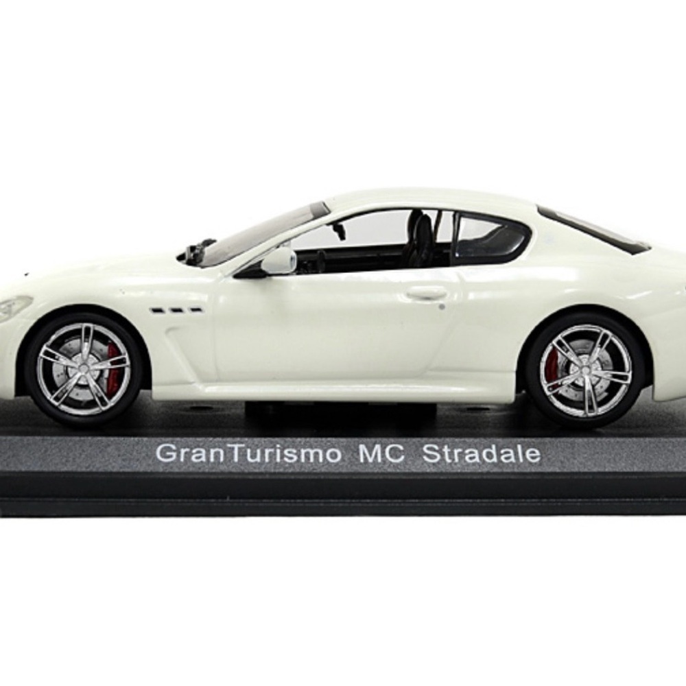 GranTurismo MC Stradale Model - White - Picture 2 of 3